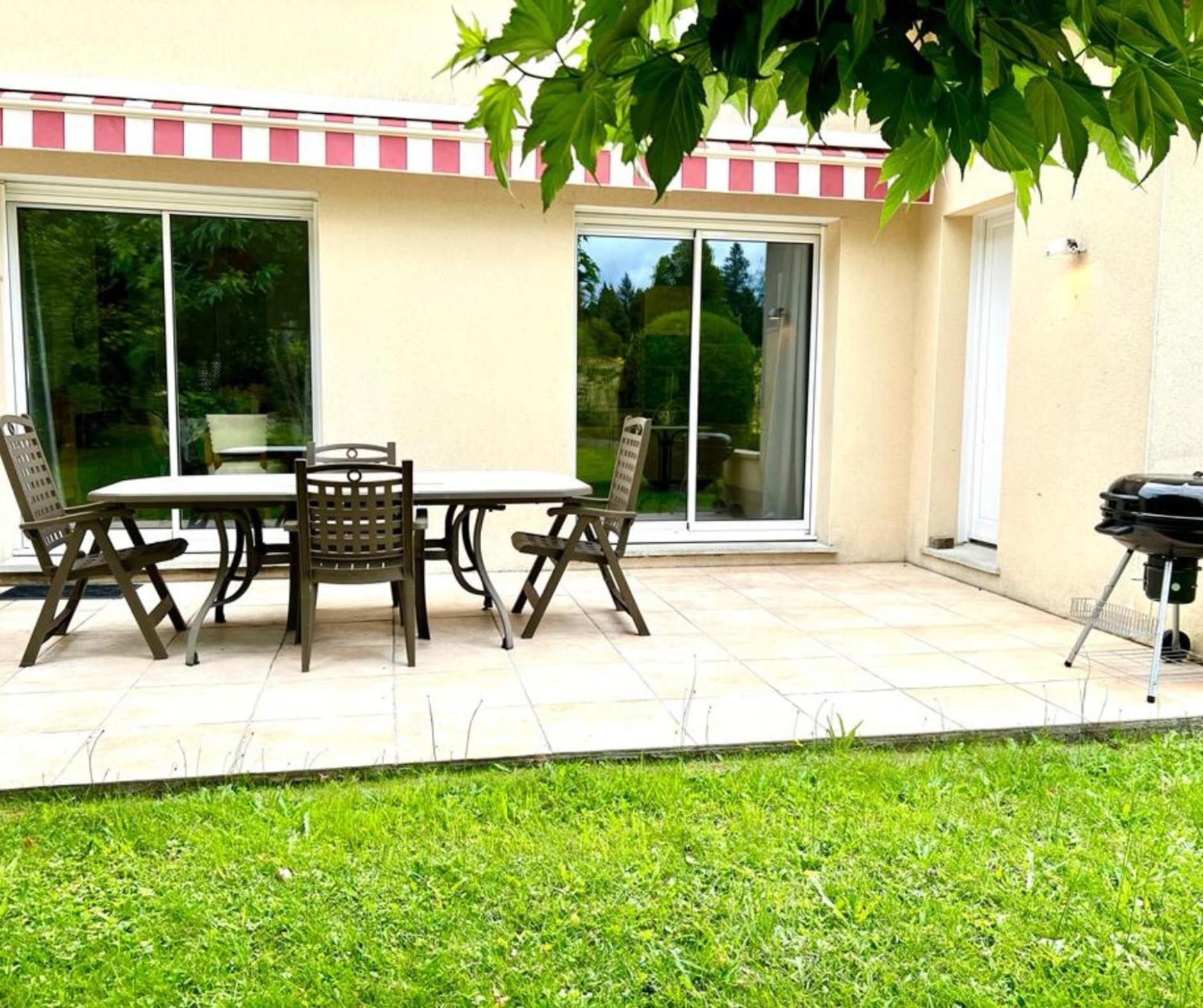 La Garde Familiale Et Spacieuse Couzeix Экстерьер фото